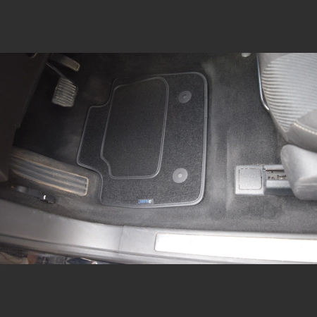 Dywaniki welurowe Ford Mondeo MK5 2014-2021r. w jakości Silver - na Zamówienie kolory do wyboru.